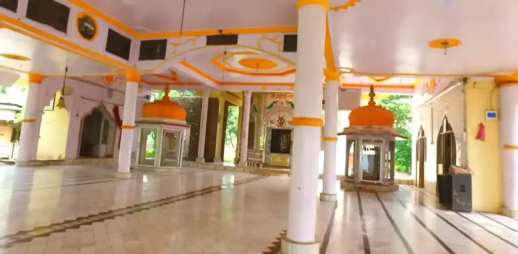 उज्जैन: गुरुधाम कड़छा में विकास कार्य को मिली गति, 'रुक्मणी भवन' की छत भराई का कार्य हुआ संपन्न 4 गुरुधाम कड़छा में विकास कार्य